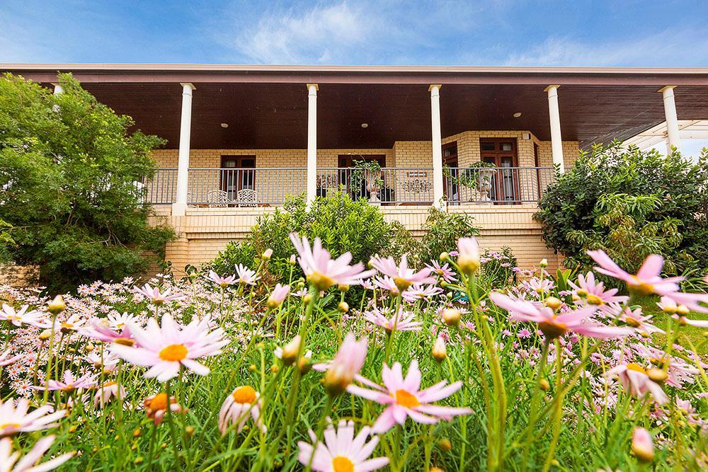 Fairway Manor Accommodation Northam Exterior photo